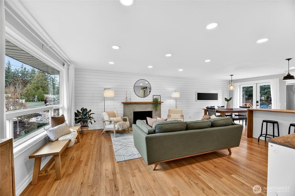 Photo of 22207 54th Avenue W, Mountlake Terrace, WA 98043 (MLS # 2490405)