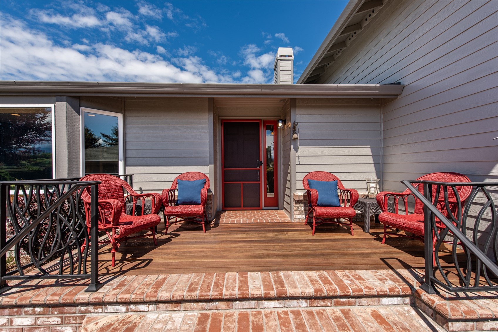 51 Rainbows End Lane