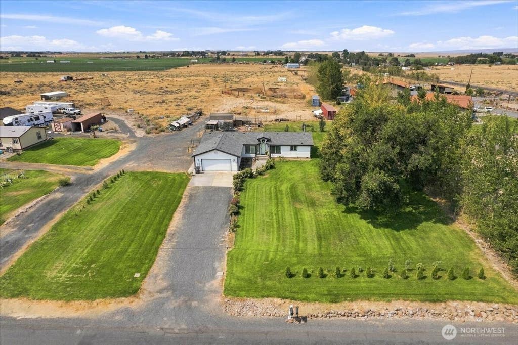 Photo of 3914 Road F NE, Moses Lake, WA 98837 (MLS # 2569347)