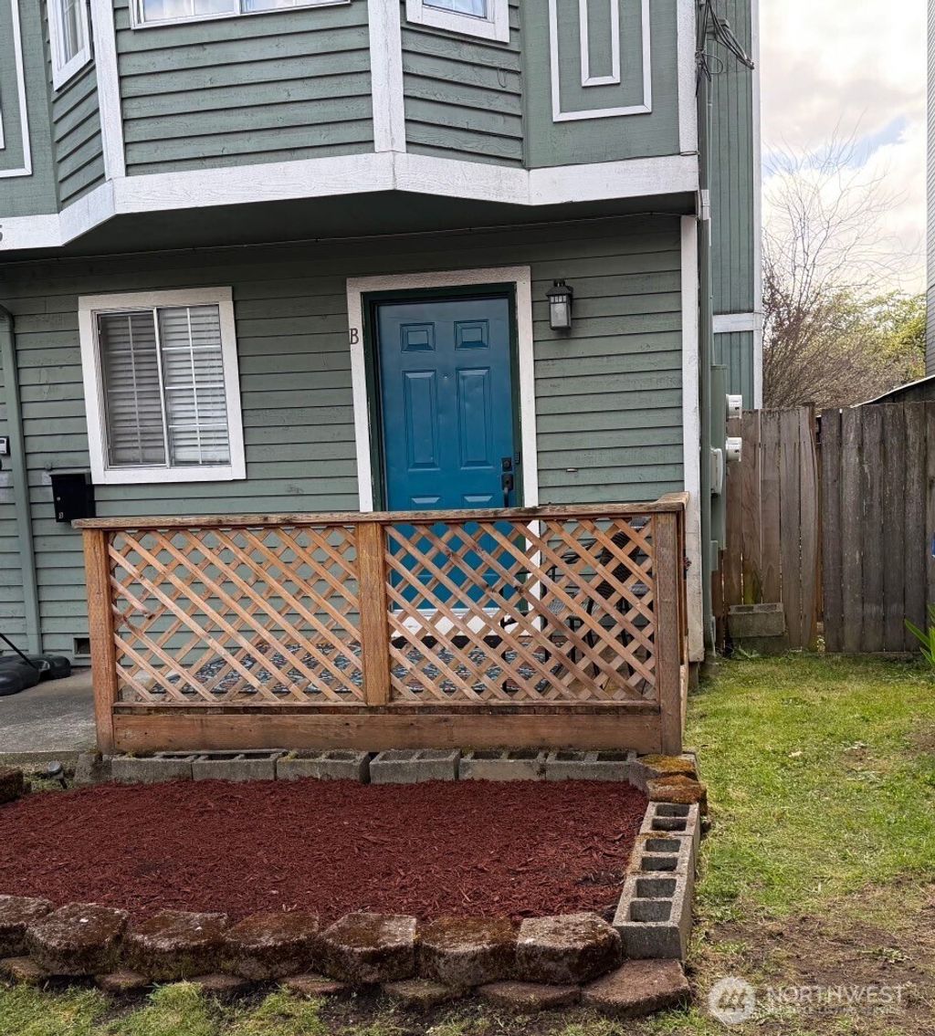 Photo of 1915 E Spruce Street #B, Seattle, WA 98122 (MLS # 2505698)