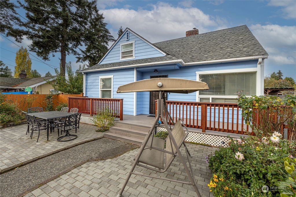 Photo of 12439 16th Avenue S, Burien, WA 98168 (MLS # 2304680)