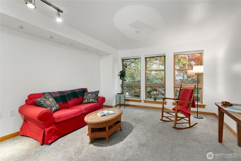 827 Hiawatha Place S 212 Seattle WA 98144