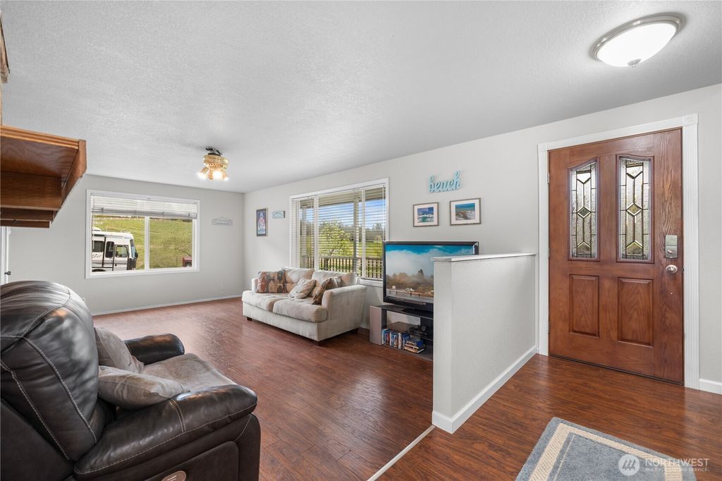 Photo of 7423 147th Avenue SE, Snohomish, WA 98290 (MLS # 2526515)