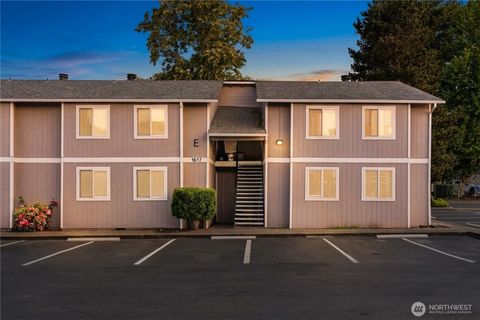 Photo of 1617 Maple Lane #E7, Kent, WA 98030 (MLS # 2530066)