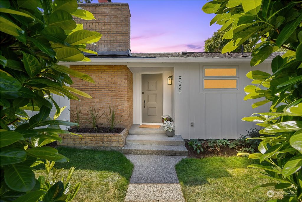 Photo of 9025 32nd Avenue NE, Seattle, WA 98115 (MLS # 2139316)