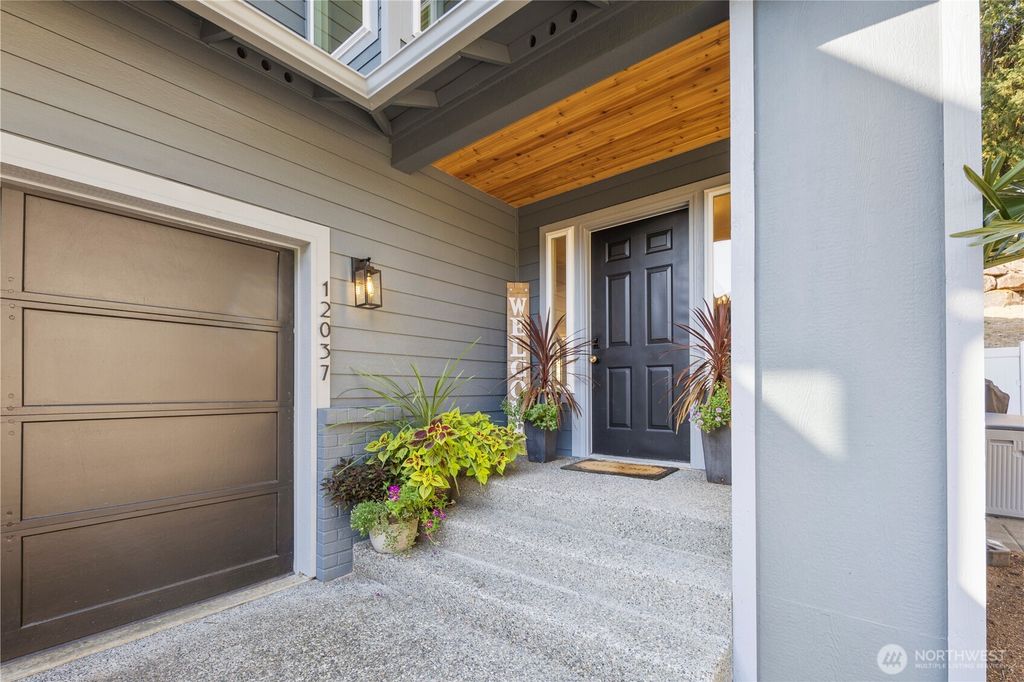 Photo of 12037 89th Place NE, Kirkland, WA 98034 (MLS # 2435375)