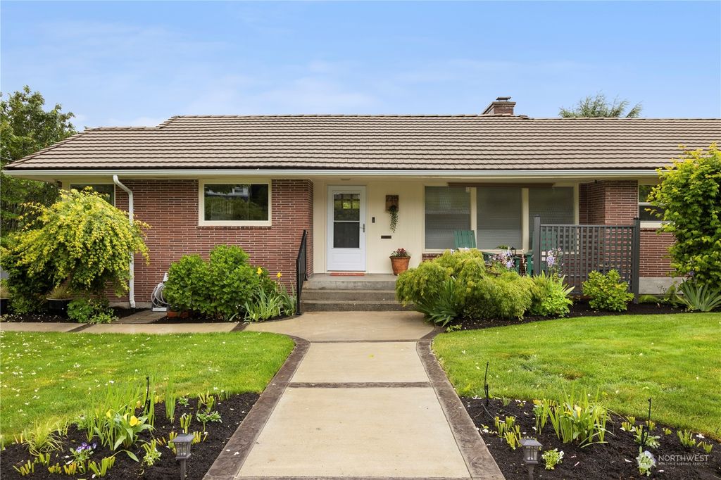 Photo of 2215 47th Avenue SW, Seattle, WA 98116 (MLS # 2241562)