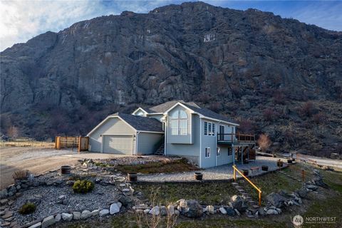 Photo of 2206 Summit Drive, Oroville, WA 98844 (MLS # 2480516)