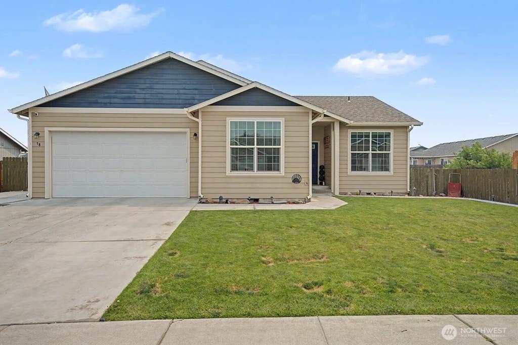 Photo of 18 Linda Ridge Loop, Ephrata, WA 98823 (MLS # 2562780)