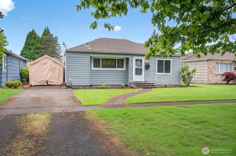 Photo of 2938 Louisiana Street, Longview, WA 98632 (MLS # 2378733)