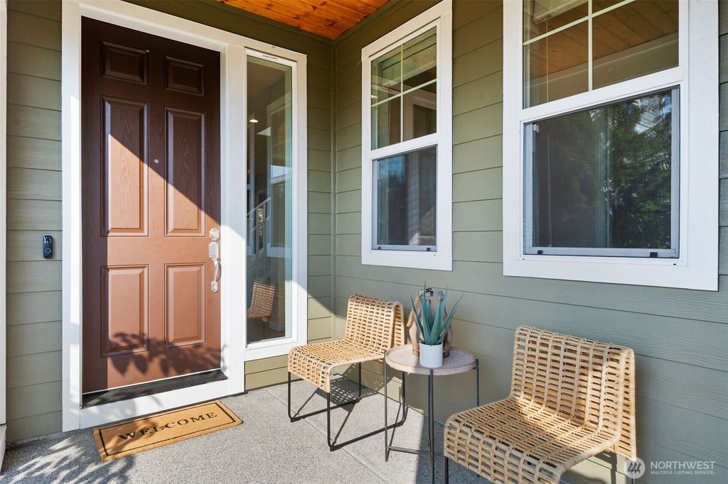 Photo of 1094 SE 10th Street, North Bend, WA 98045 (MLS # 2435745)