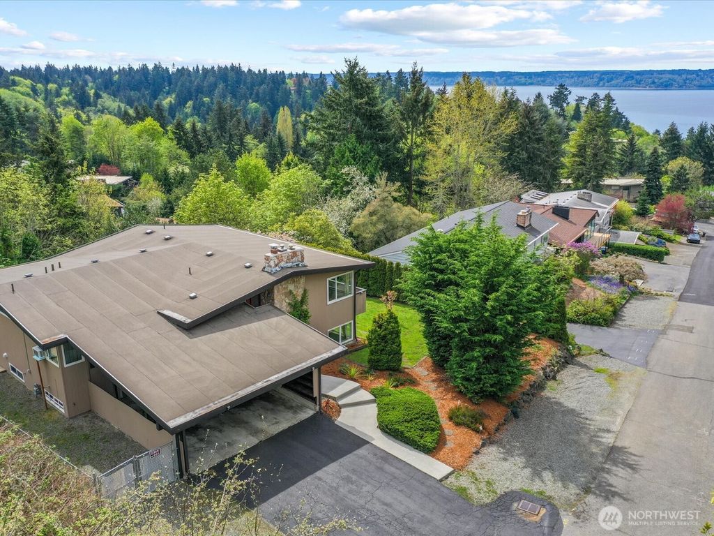 Photo of 1401 SW 137th Street, Burien, WA 98166 (MLS # 2510473)