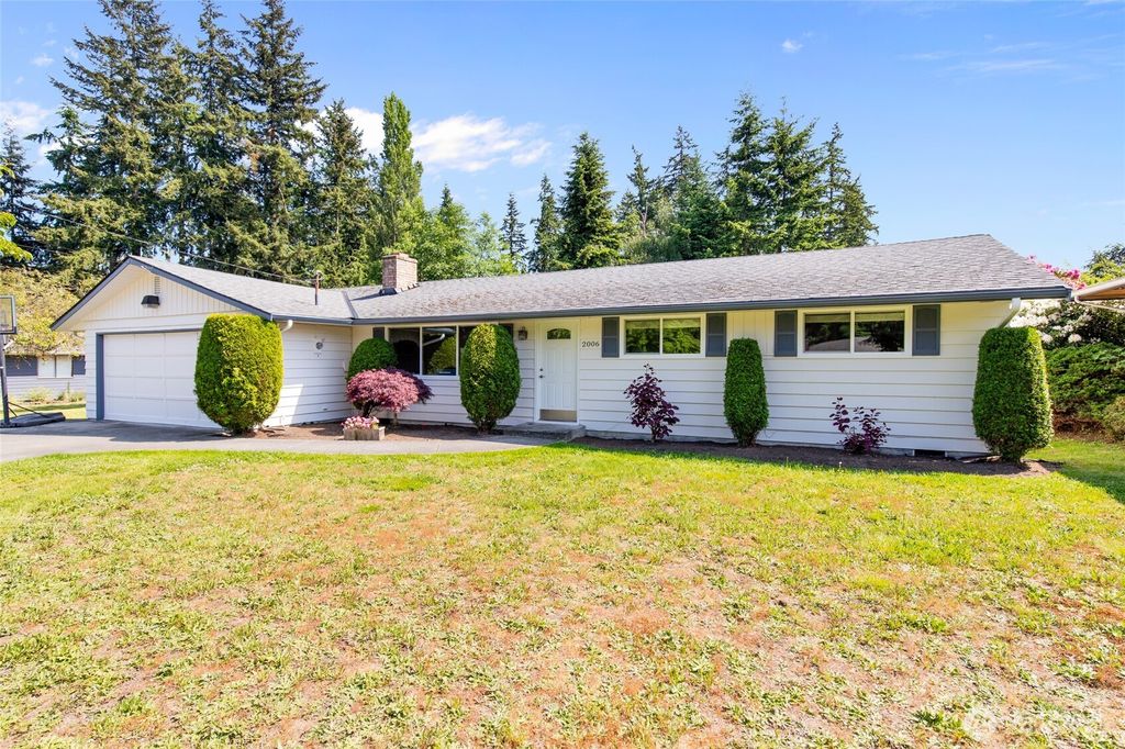 Photo of 2006 108th Street SE, Everett, WA 98208 (MLS # 2385902)