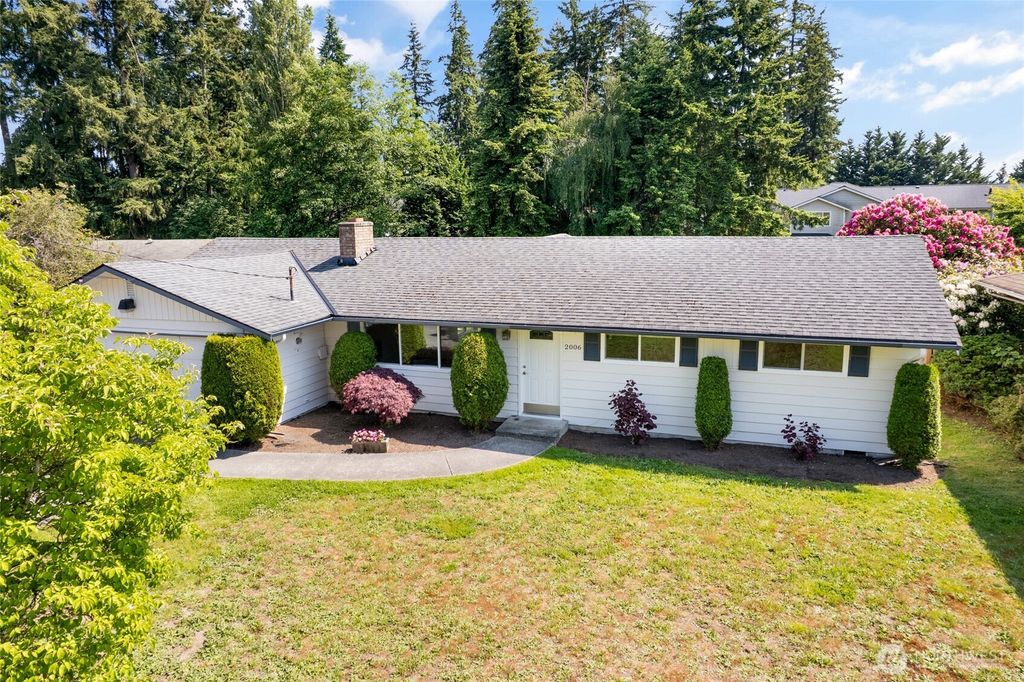 Photo of 2006 108th Street SE, Everett, WA 98208 (MLS # 2385902)