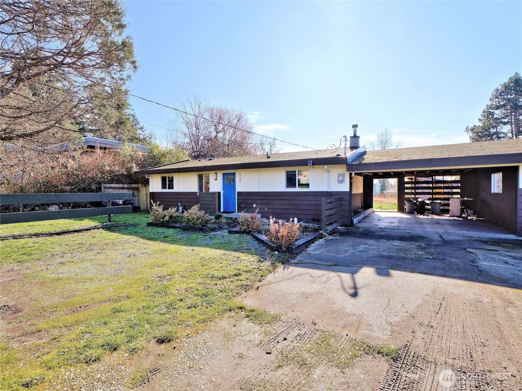 Photo of 6105 S 124th St St, Seattle, WA 98178 (MLS # 2478891)