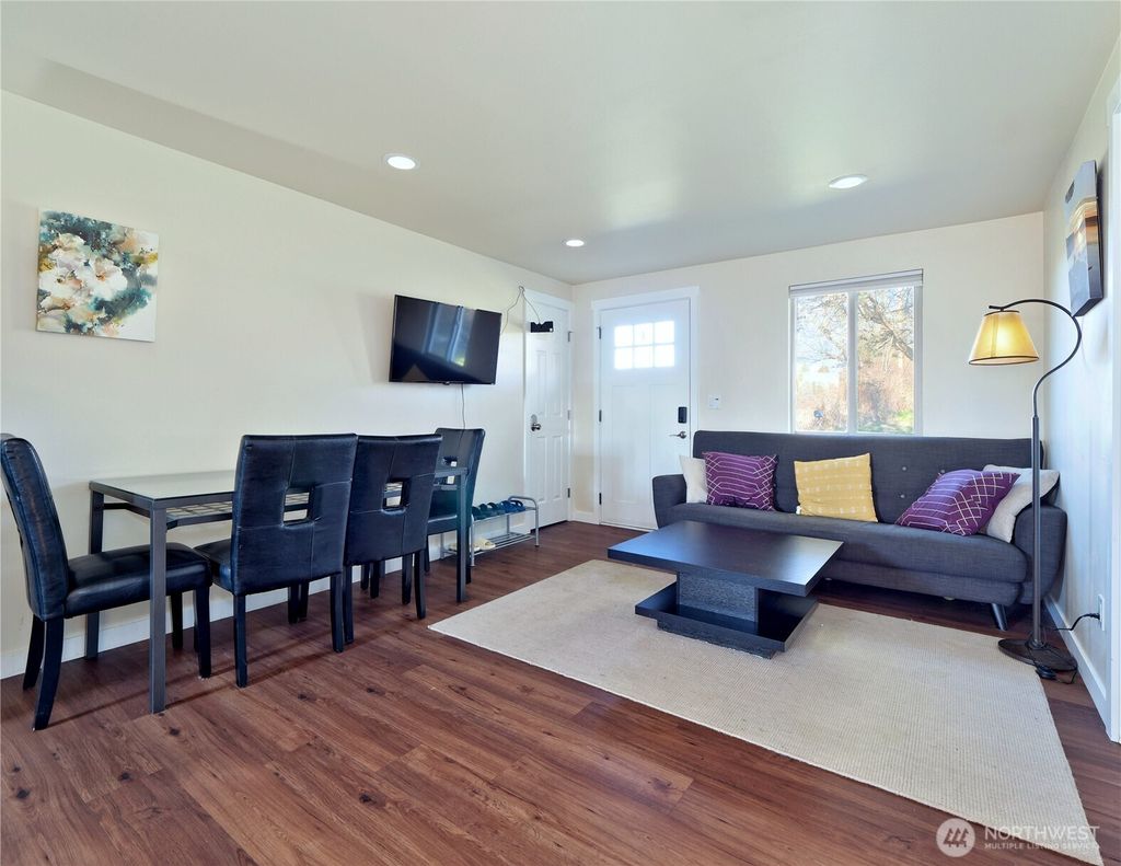 Photo of 6105 S 124th St St, Seattle, WA 98178 (MLS # 2478891)