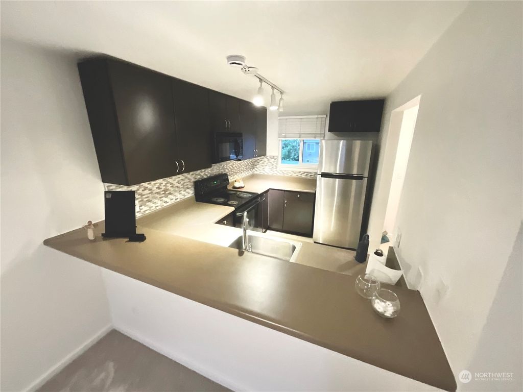 Photo of 12613 SE 41st Place #E303, Bellevue, WA 98006 (MLS # 2252810)