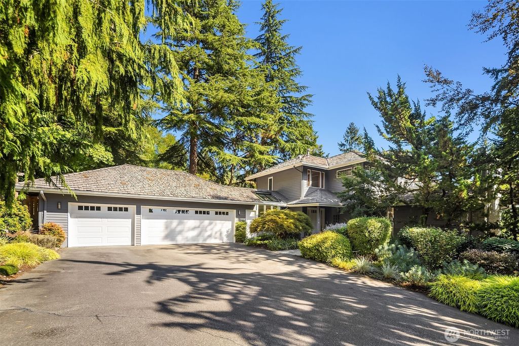 Photo of 4911 NE 178th Street, Lake Forest Park, WA 98155 (MLS # 2438460)