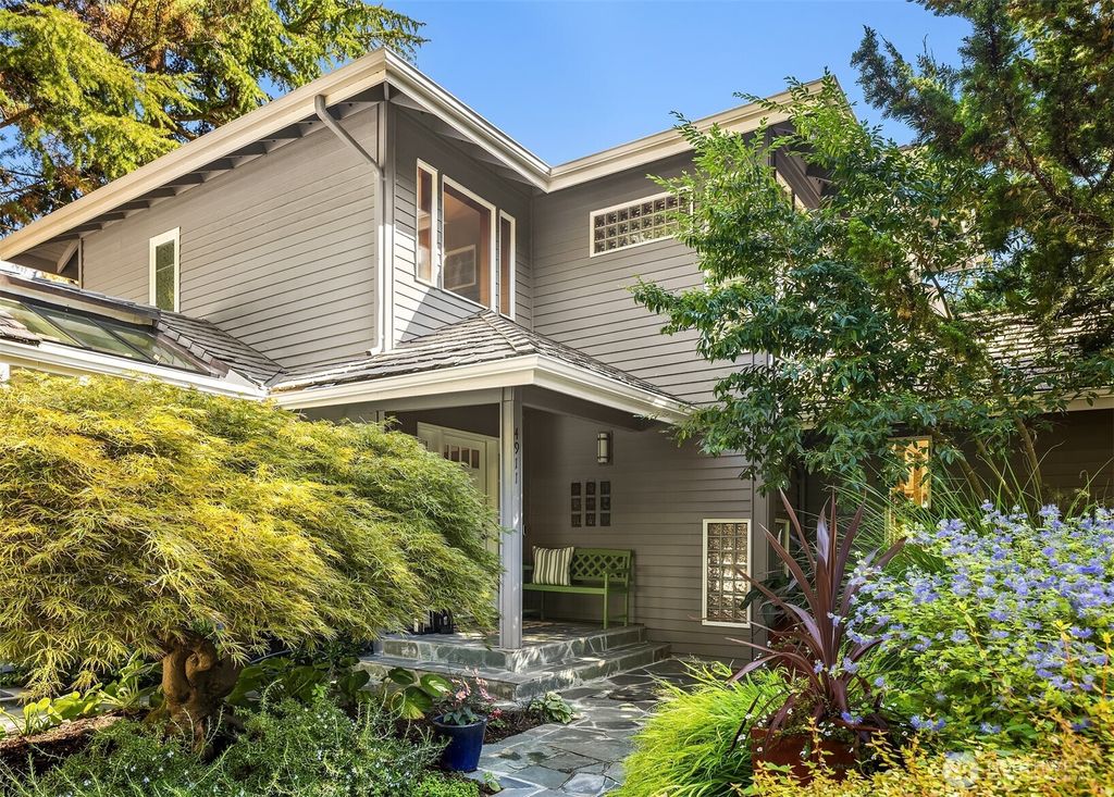 Photo of 4911 NE 178th Street, Lake Forest Park, WA 98155 (MLS # 2438460)