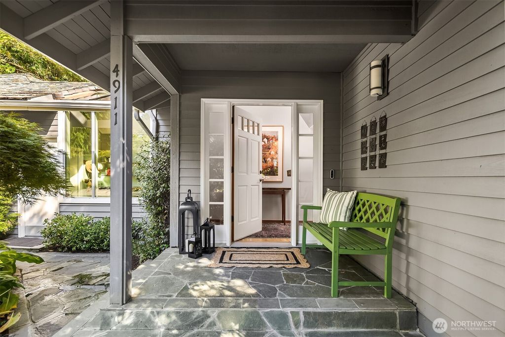 Photo of 4911 NE 178th Street, Lake Forest Park, WA 98155 (MLS # 2438460)