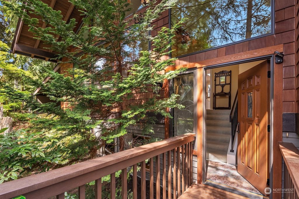 Photo of 12516 NE 65th Court, Kirkland, WA 98033 (MLS # 2227203)