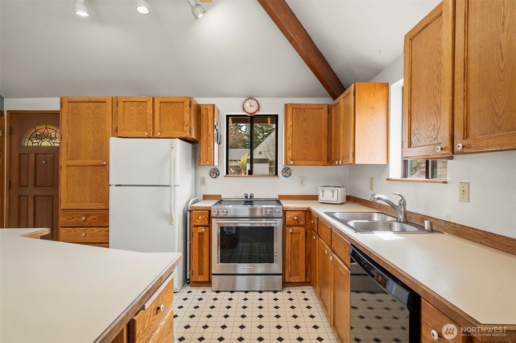 Photo of 2007 E 15th Street, Bremerton, WA 98310 (MLS # 2497852)