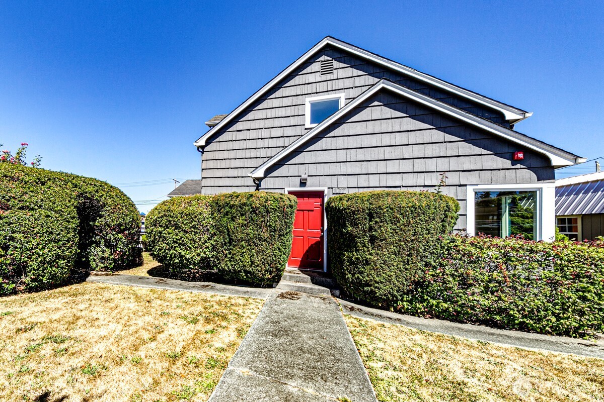 1017 E Front Street