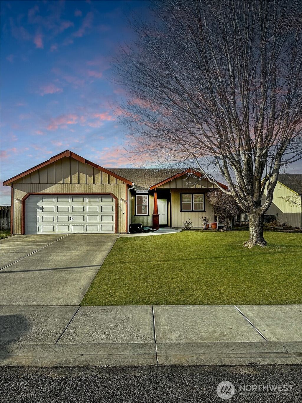 Photo of 1512 S Husky Drive, Moses Lake, WA 98837 (MLS # 2463744)