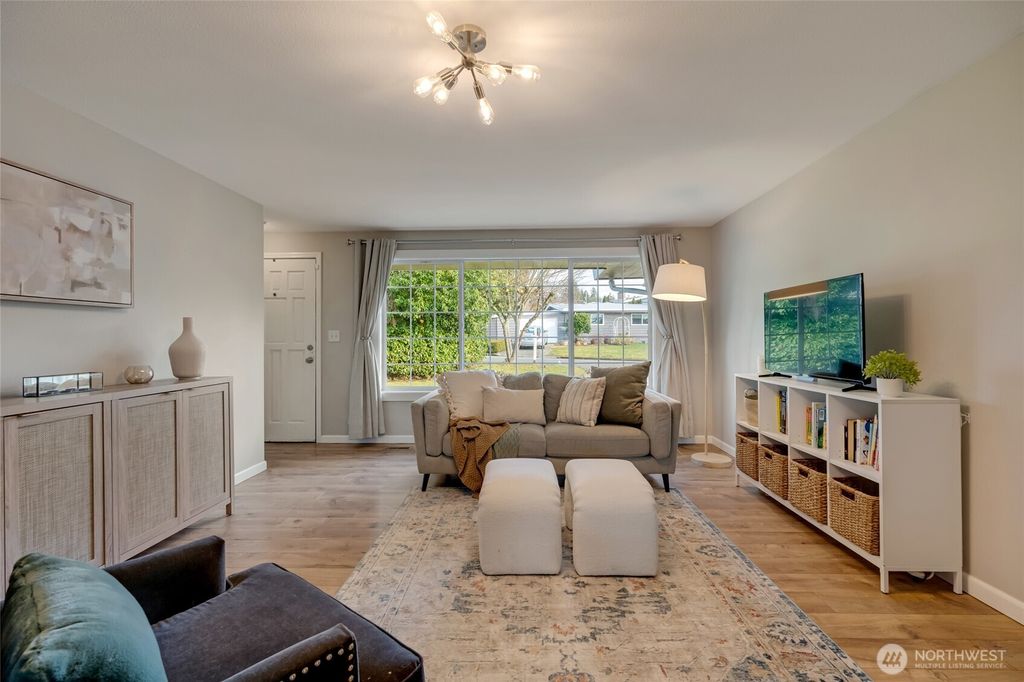 Photo of 825 Index Court NE, Renton, WA 98056 (MLS # 2334182)