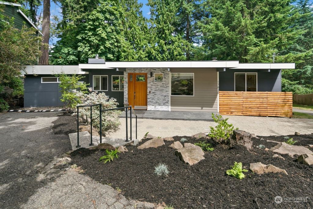 Photo of 17826 25th Avenue NE, Lake Forest Park, WA 98155 (MLS # 2203190)