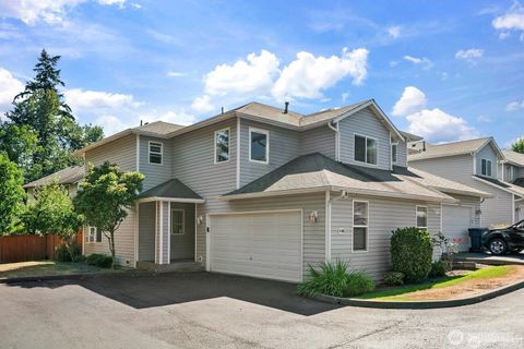 Photo of 15203 Admiralty WY Unit #E15 Way, Lynnwood, WA 98087 (MLS # 2464755)