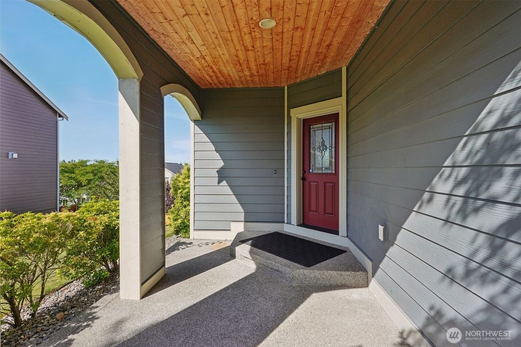 Photo of 6723 Quincy Avenue SE, Auburn, WA 98092 (MLS # 2422667)