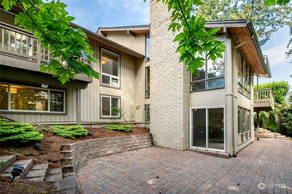 Photo of 4454 144th Avenue SE, Bellevue, WA 98006 (MLS # 2069229)