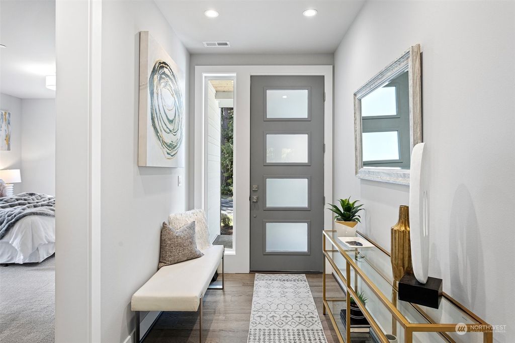 Photo of 12918 NE 78th Place, Kirkland, WA 98033 (MLS # 2046675)