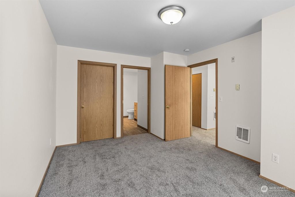Photo of 17728 12th Avenue NE, Shoreline, WA 98155 (MLS # 2289241)