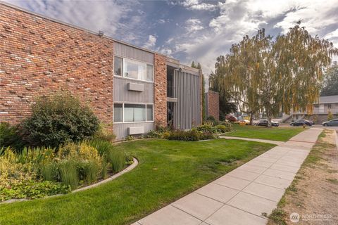 Photo of 201 Pennsulvania Avenue #4, Wenatchee, WA 98801 (MLS # 2442897)