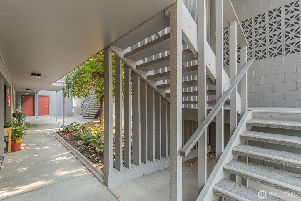 Photo of 201 Pennsulvania Avenue #4, Wenatchee, WA 98801 (MLS # 2442897)