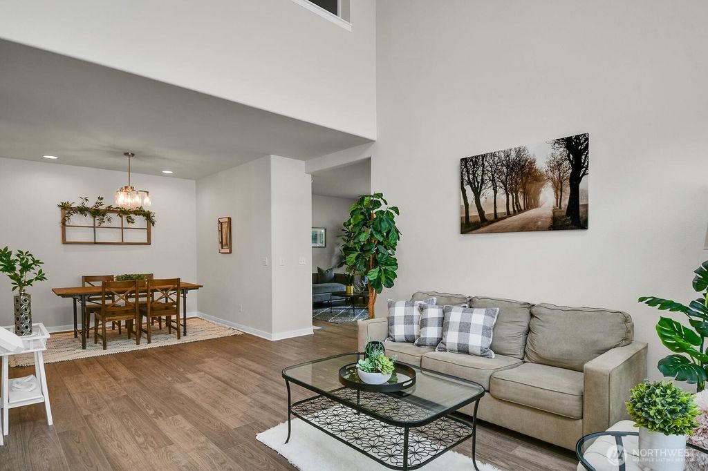 Photo of 25052 SE 43rd Way, Sammamish, WA 98029 (MLS # 2514521)