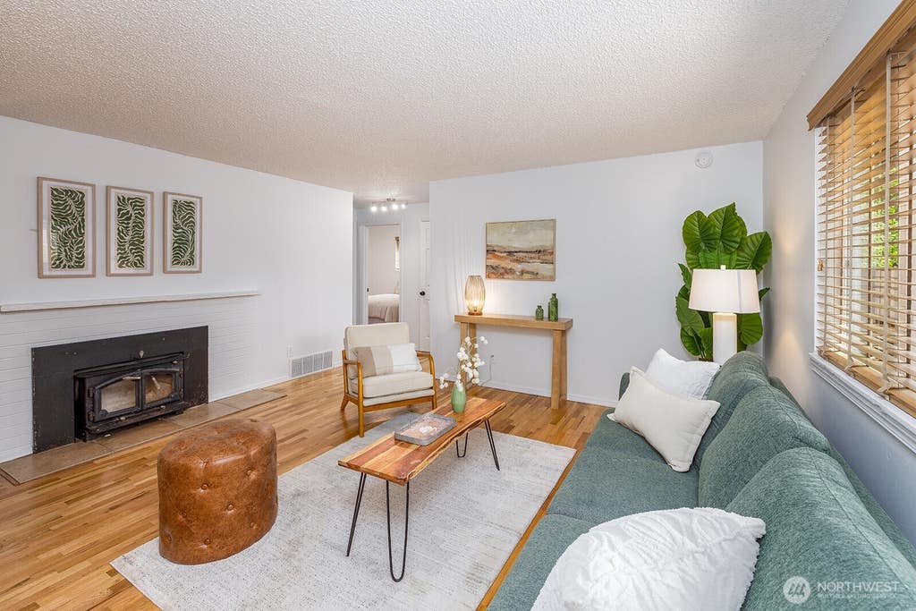 Photo of 13734 Stone Avenue N, Seattle, WA 98133 (MLS # 2575051)