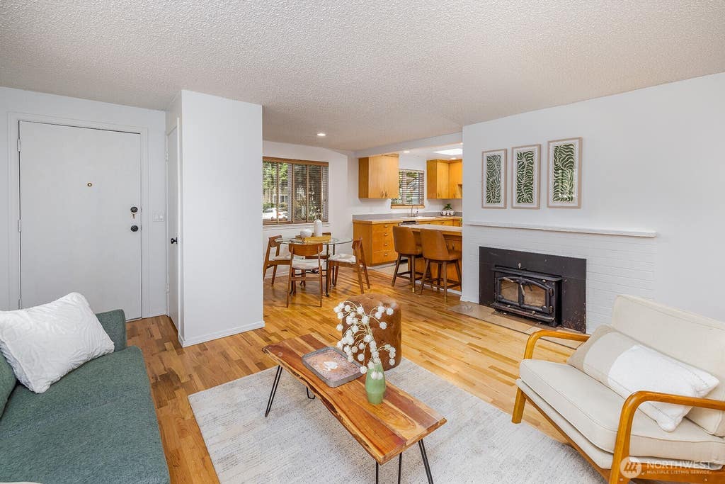 Photo of 13734 Stone Avenue N, Seattle, WA 98133 (MLS # 2575051)