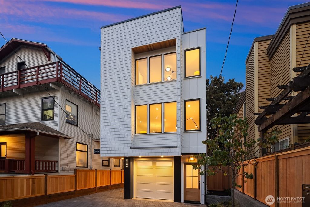 Photo of 920 34th Avenue #A, Seattle, WA 98122 (MLS # 2428954)