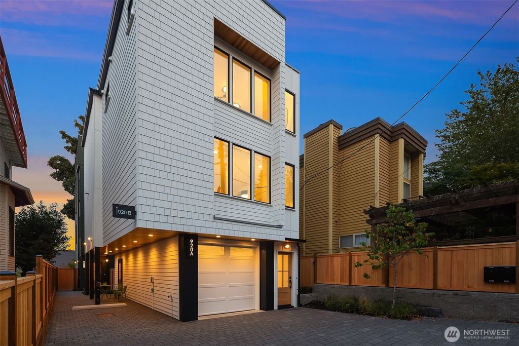 Photo of 920 34th Avenue #A, Seattle, WA 98122 (MLS # 2428954)