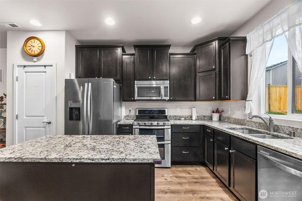 Photo of 13707 66th Avenue E, Puyallup, WA 98373 (MLS # 2570630)