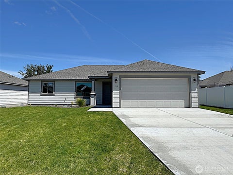 Photo of 215 Lessor Loop, Moses Lake, WA 98837 (MLS # 2542179)