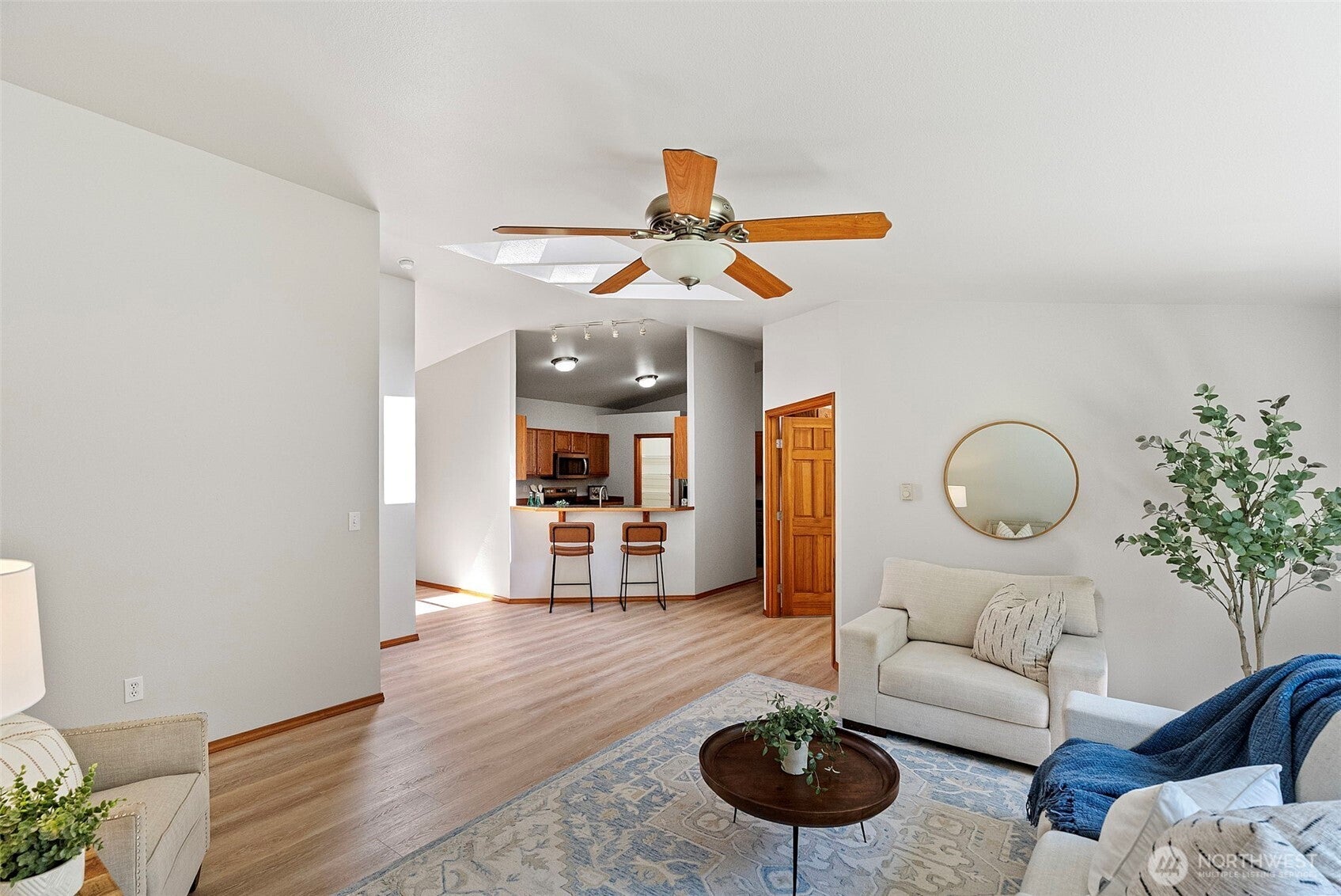 511 E GILLS COVE Drive