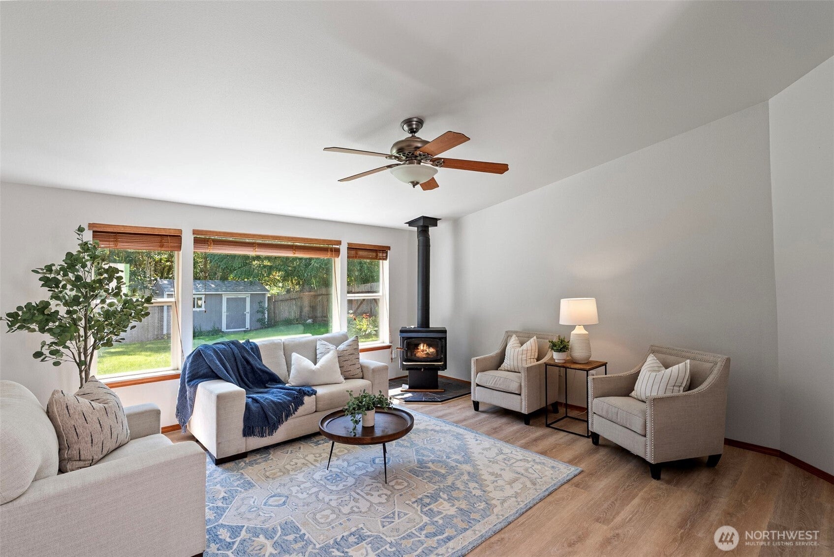 511 E GILLS COVE Drive