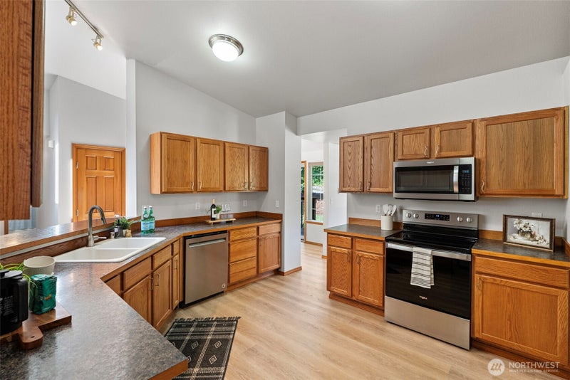 511 E GILLS COVE Drive