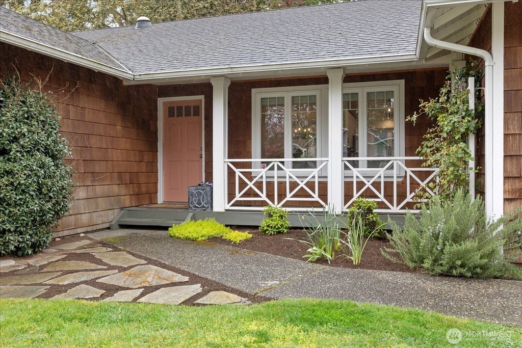Photo of 13806 25th Avenue SE, Mill Creek, WA 98012 (MLS # 2514805)