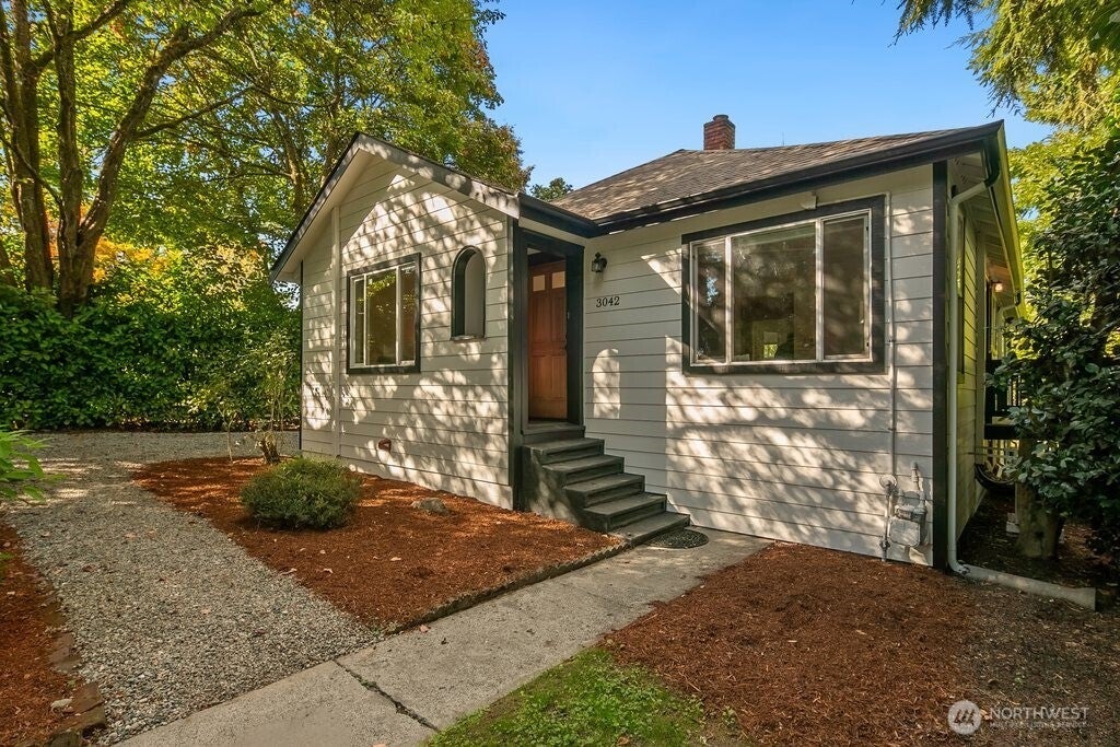 3042 NE 94th Street