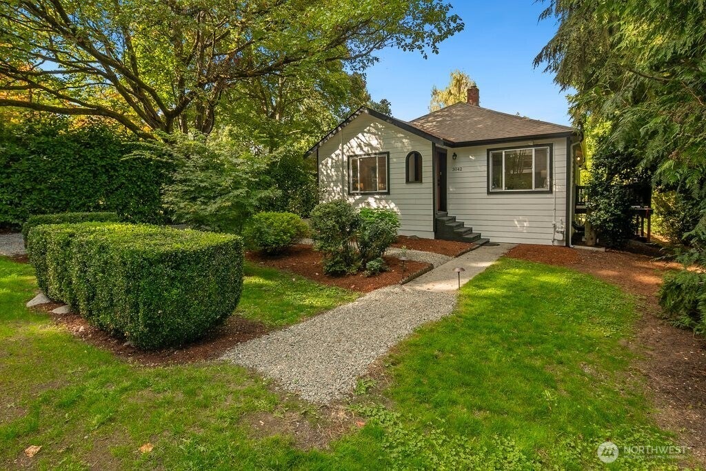 Photo of 3042 NE 94th Street, Seattle, WA 98115 (MLS # 2582960)